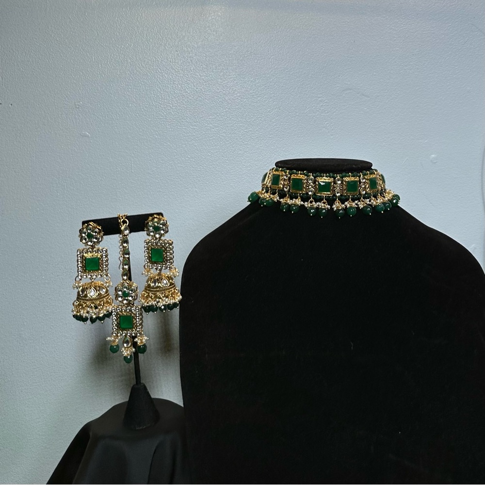 Traditional jewelry set